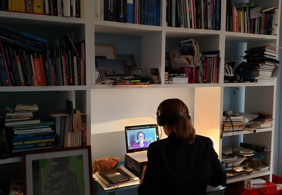Interpretación simultánea remota desde estudio propio